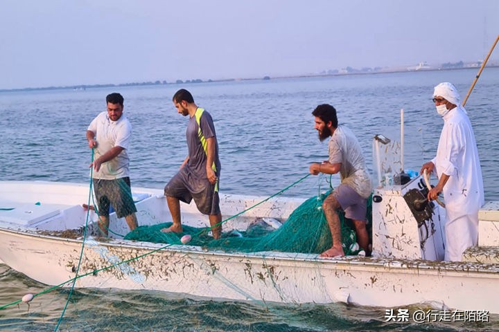 中东小国的福利：月入4万算是困难户，出生就送100平房子