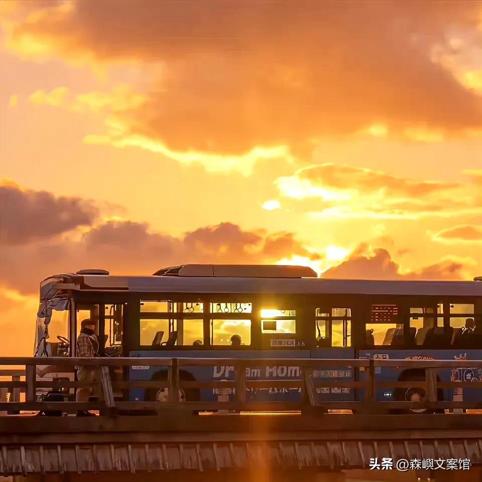 聊天凑热闹的幽默文案,聊天emo文案男生专用