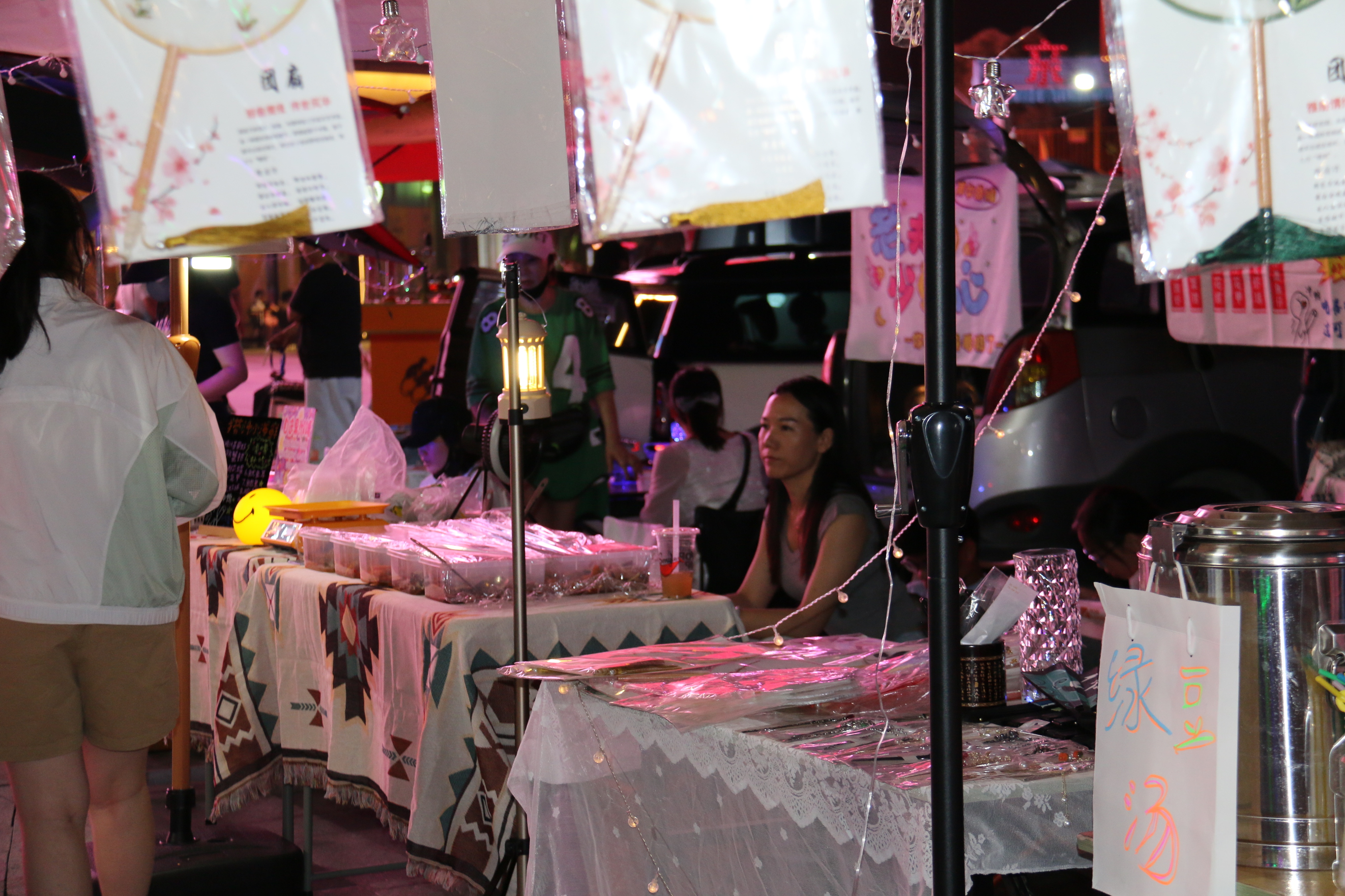 不想上班的的年轻人都在干嘛,现在的年轻人都不努力工作