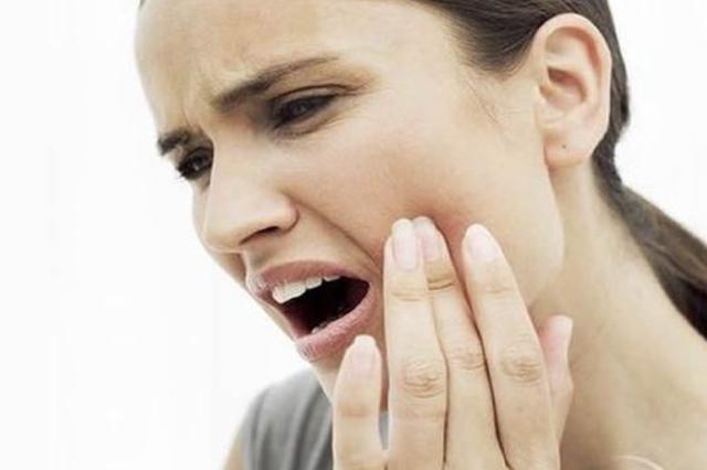 口腔癌早期症状是腮帮子酸牙有味,口腔癌早期治疗费用大概得多少钱