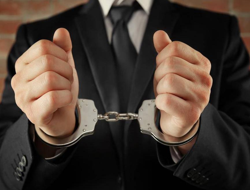 利用非法手段增加话费积分，进而换取购物卡，法律如何判定？