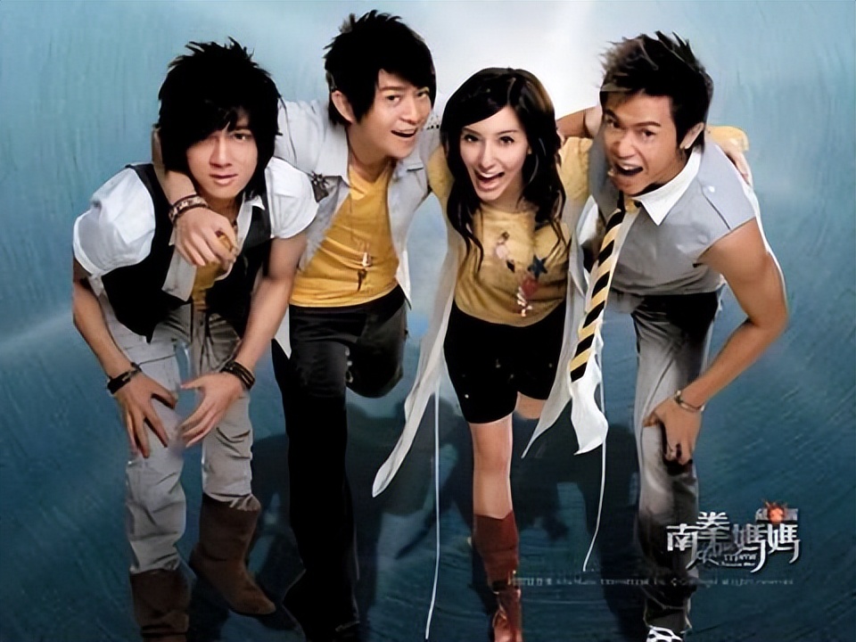 南拳妈妈刘畊宏,刘畊宏南拳妈妈同框蛇舞