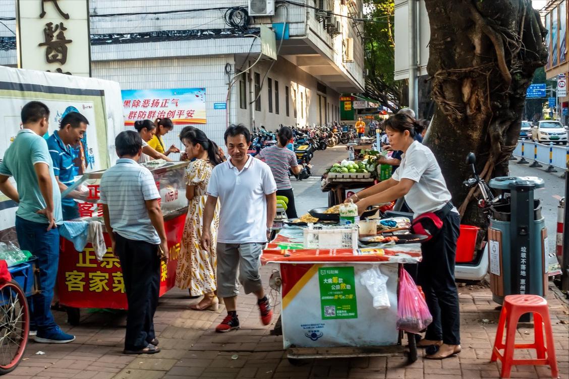 摆地摊城管限制不让摆怎么办,城管为什么不让摆地摊的原因