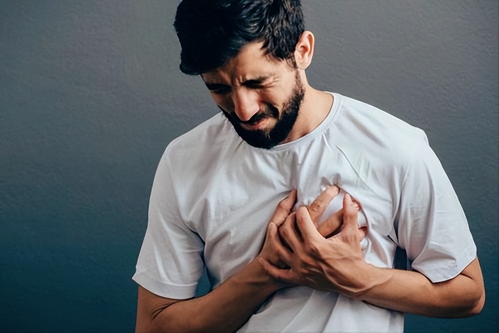 肺癌为什么一发现就是晚期腰疼,肺癌晚期患者脚老是麻的能活多久