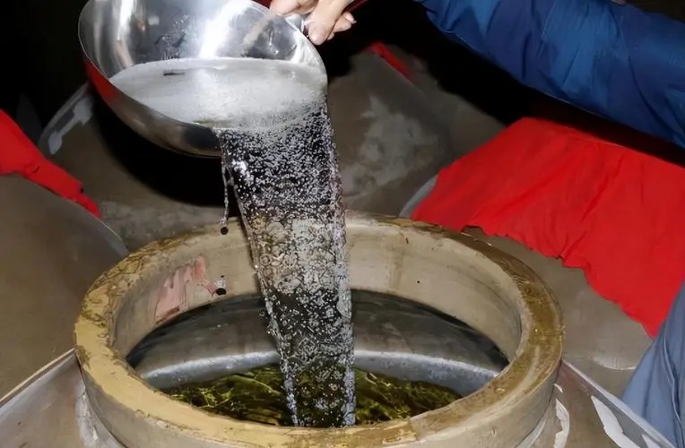 97年香港回归2斤装赖茅价格,赖茅1997香港回归特制多少钱