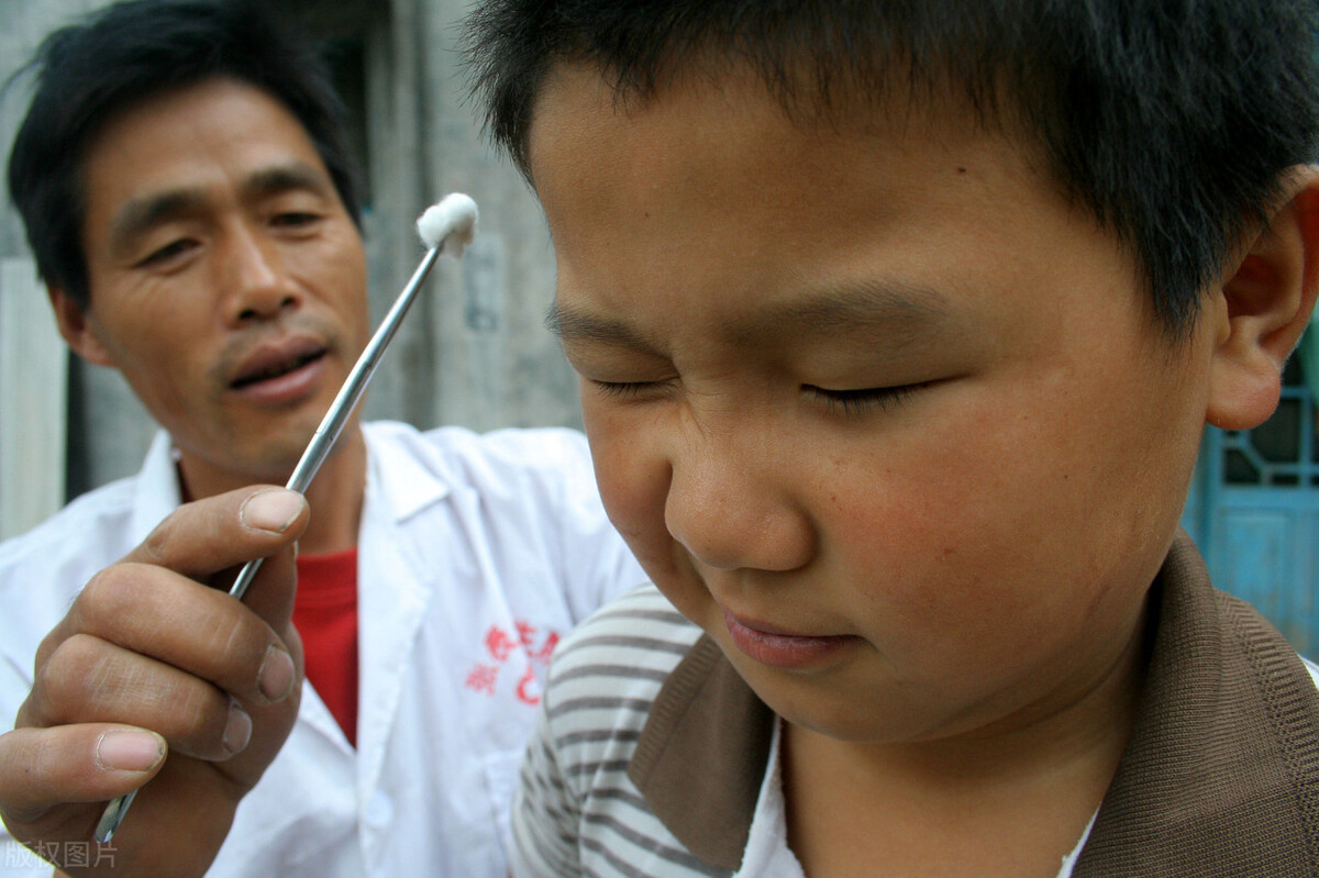 被马蜂蜇了有什么忌口的吗,被马蜂蛰了怎么解决