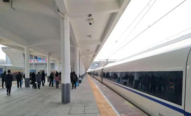 我，28岁，网恋奔现后对方变心，为表真心烫了六个烟疤，后悔