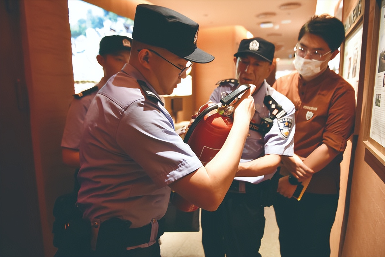 你在这里看风景“藏蓝入画”守护你