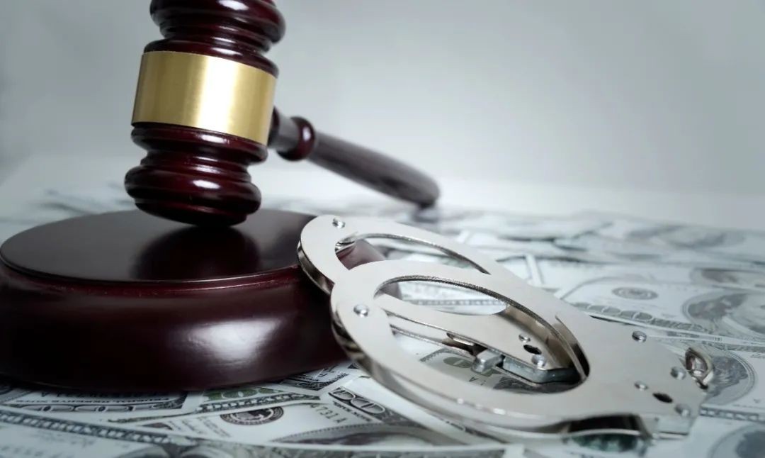 发财了！西安司机被男的扇耳光，女的踢*体下**，如今至少获赔20万？