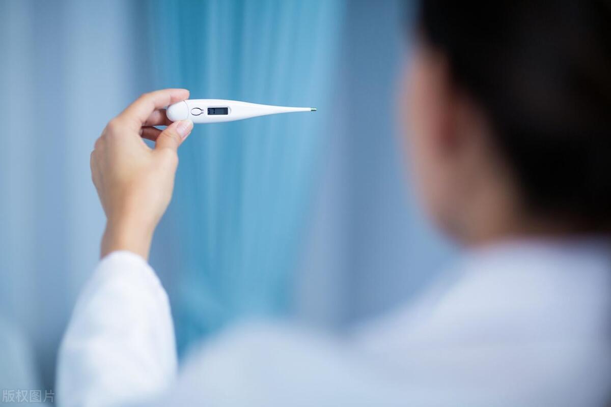 男子头痛呕吐，检查后医生皱眉，直到看到脚上“鸡眼”：没救了