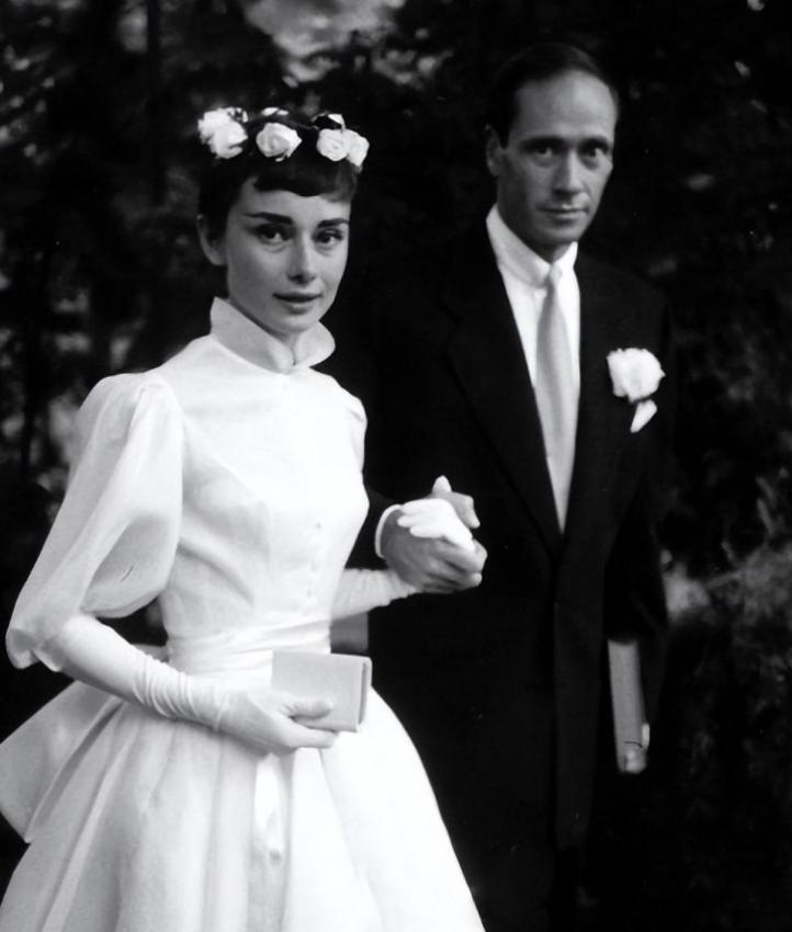 赫本曾多次出入肯尼迪办公室,赫本多次出入白宫