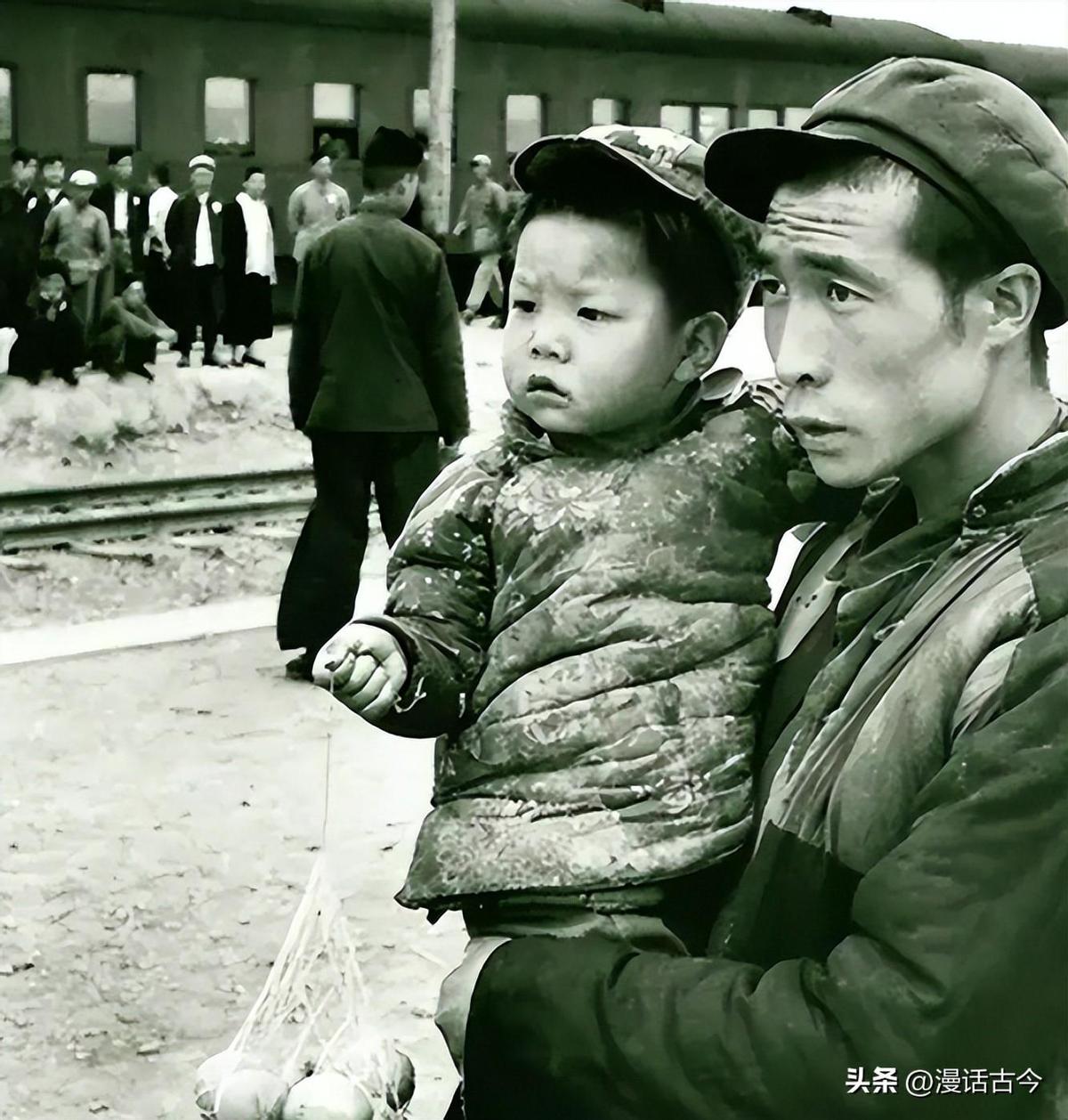 日军兽行照片:当着父亲的面玷污他女儿,临走还残忍割下妻子乳房