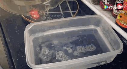 冰箱胶条起霉点了用它一擦就干净,冰箱密封条发霉用84消毒液可以吗