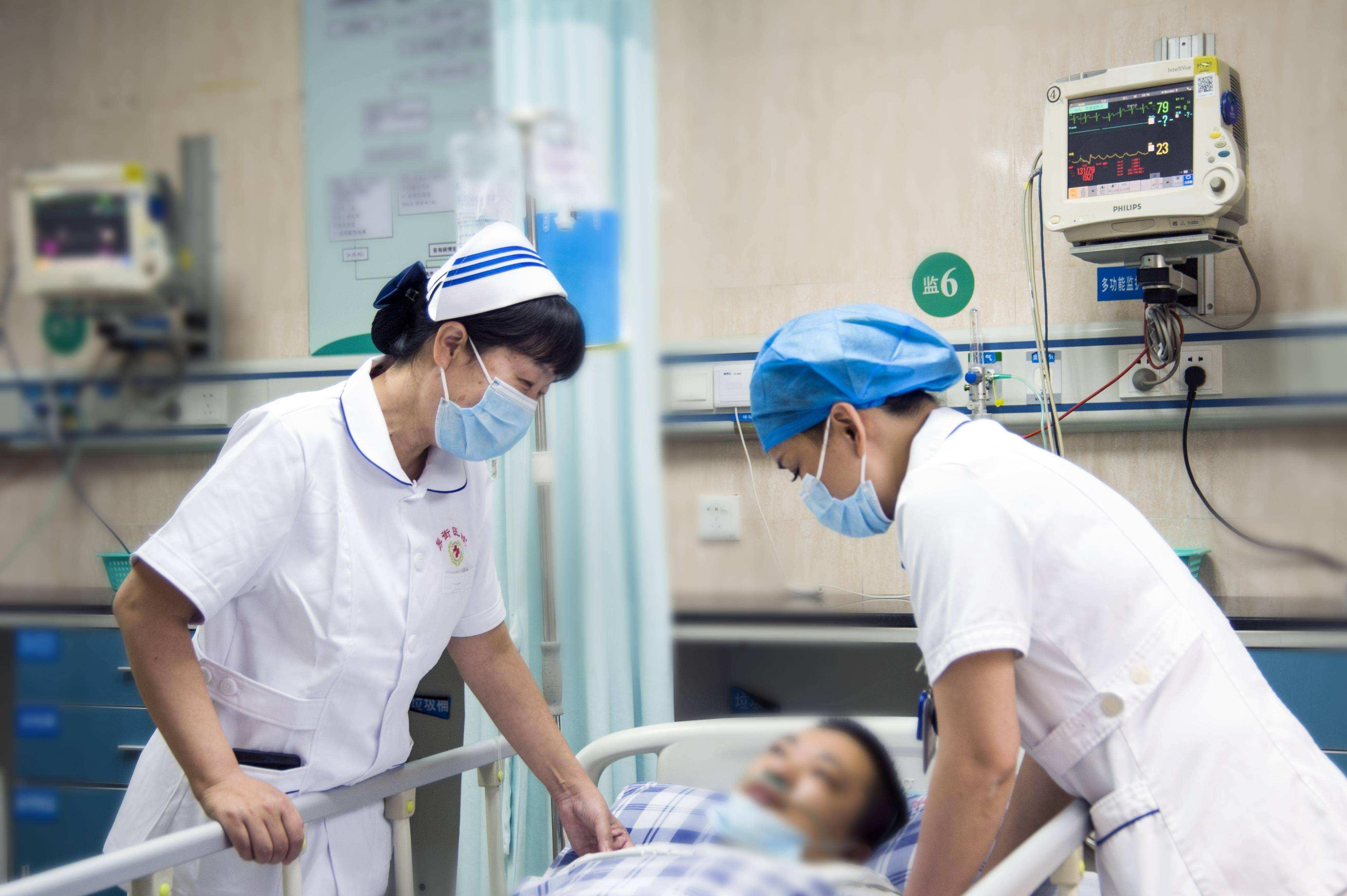 女孩学中药学和口腔医学哪个首选,口腔医学和中药制药哪个专业好