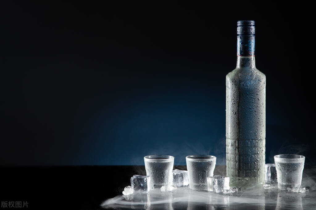 伏特加好喝还是中国白酒好喝,为什么伏特加比中国白酒好喝一点