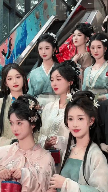 女朋友说她不能穿比较紧的衣服，我瞬间就懂了，效果原来是这样的