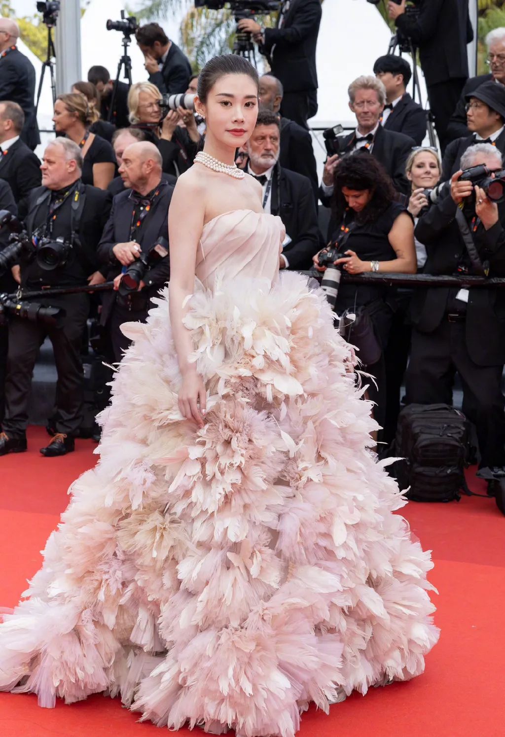 这一夜,中国女星的“野心”都藏不住了!猛虎连衣裙,踩20cm高跟