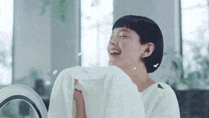 白衣服污垢洗不掉怎么能去除,衣服上面溅了油怎么洗掉