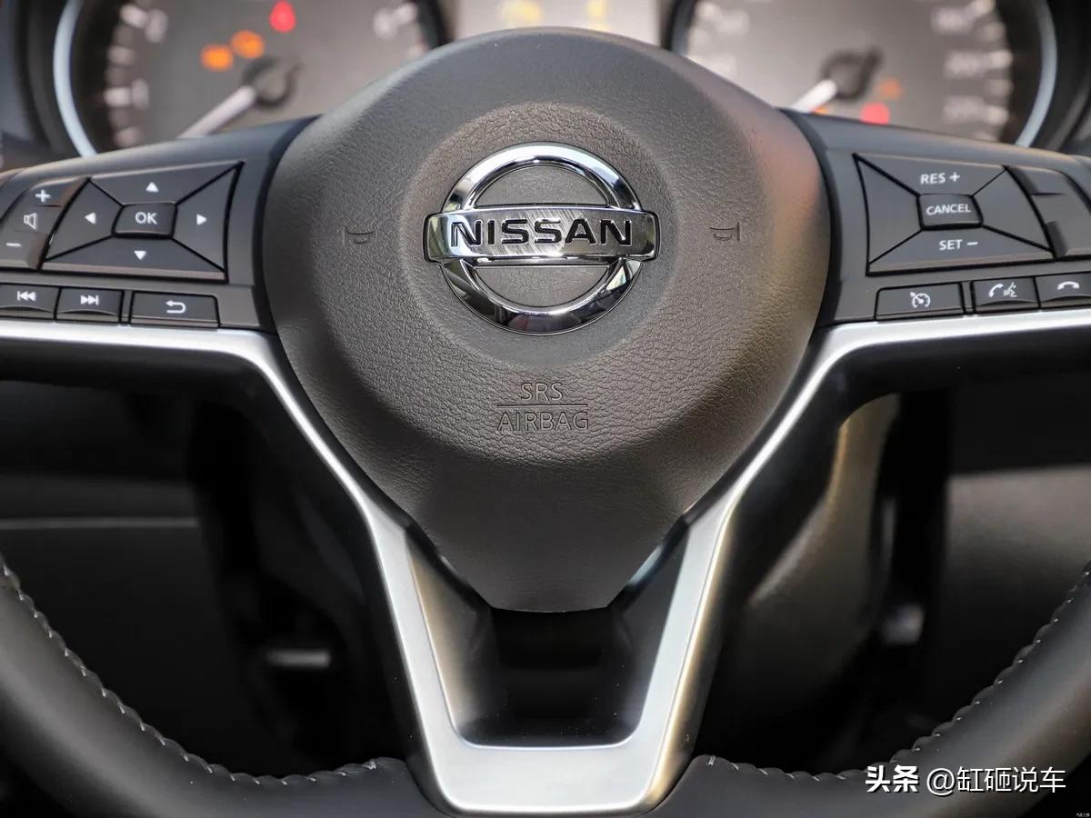 老款日产逍客全景天窗版,日产全新逍客天窗