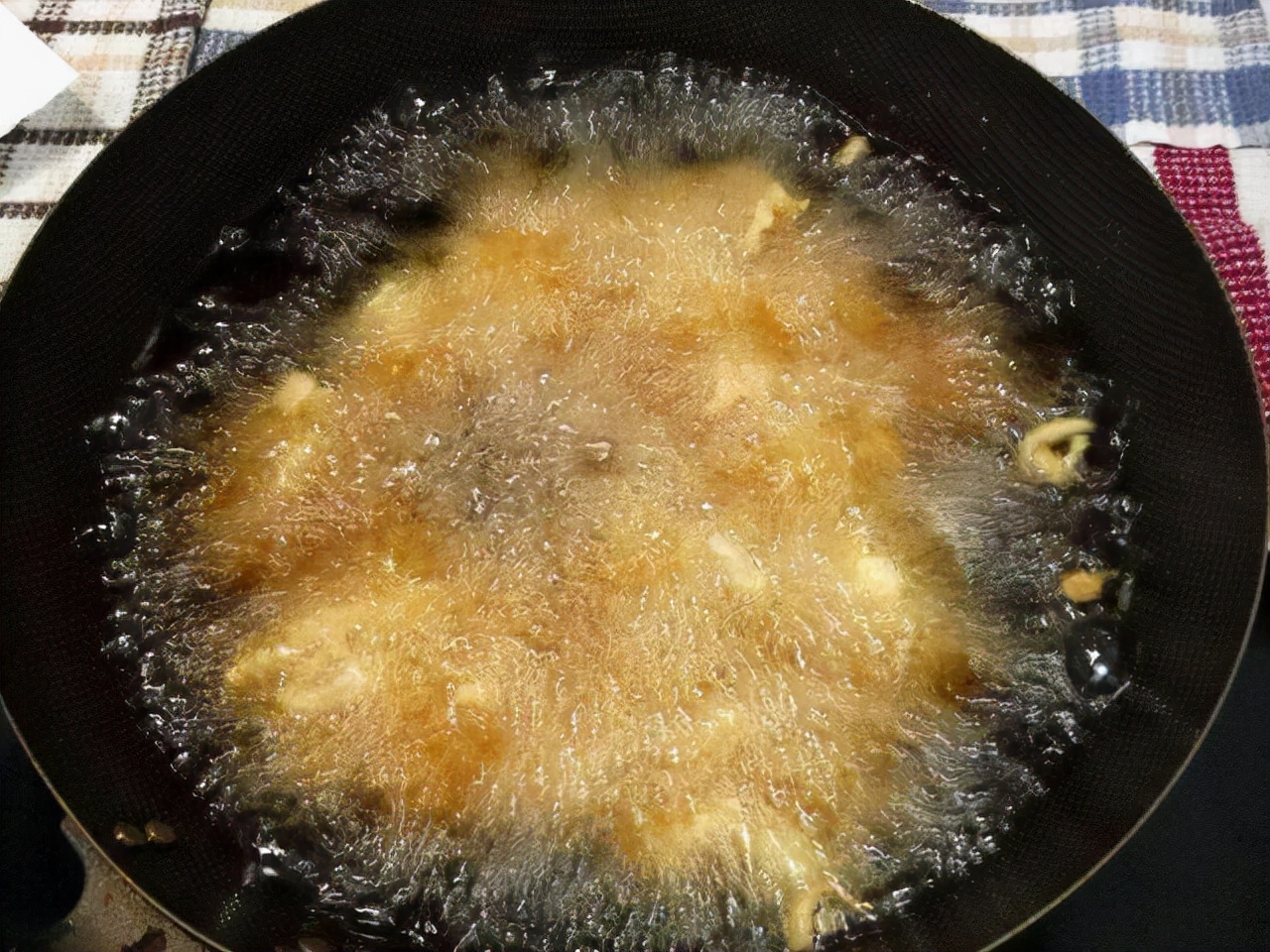 最不健康的油是什么油？大豆油吗？医生提醒：这两种油平时要少吃