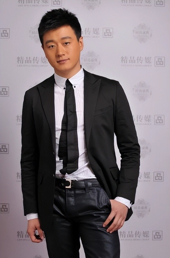 佟大为关悦结婚10周年,佟大为的妻子关悦比老公大多少