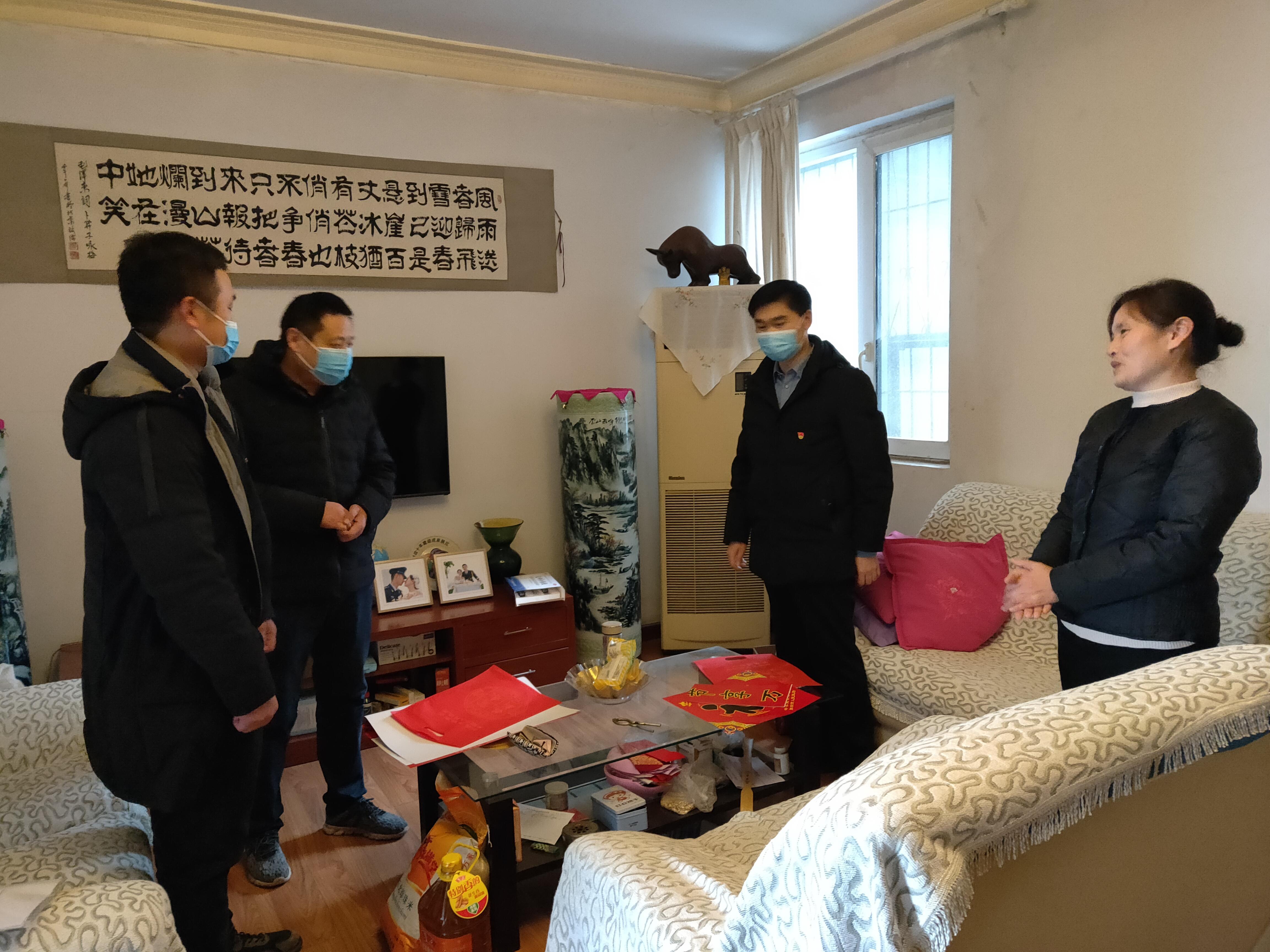 冒雪慰问,冒雪走访暖民心