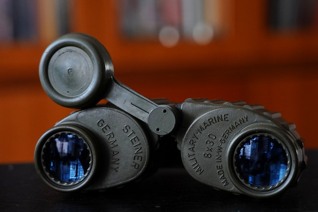 一树梨花压海棠：是*用军**望远镜好？还是名牌望远镜好？