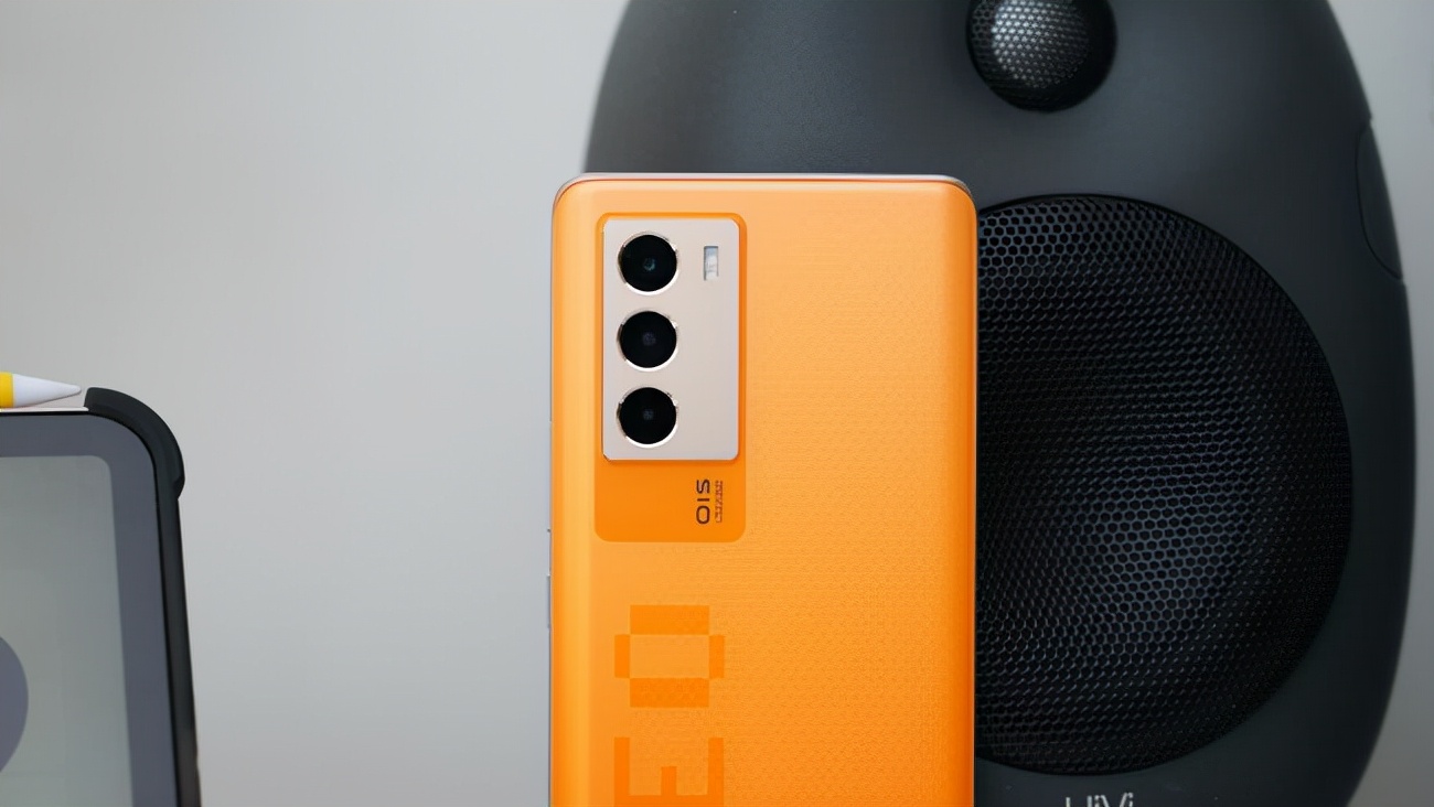 iqooneo5和iqooneo5s哪个好,iqooneo5s黑色上手体验