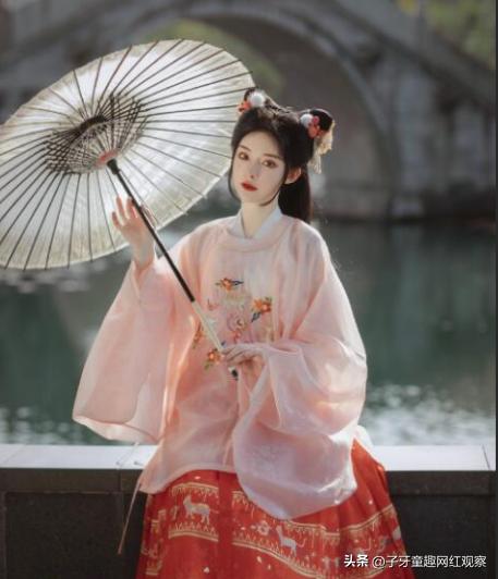 芸溪：因颜值如仙女下凡，被称“绝世佳人”,却夺来路人异样目光