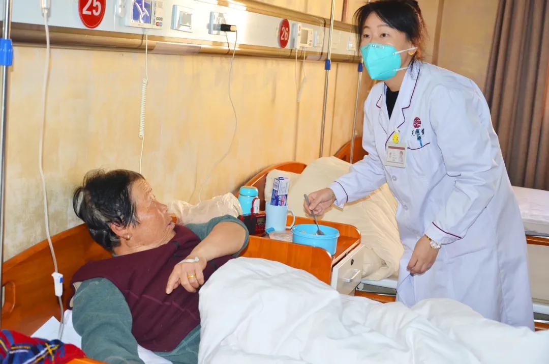 「暖心闻」西安天颐堂中医医院冬至日为患者送上一份“暖心”的健康饺子，愿疫情早日离去，望患者早日康复