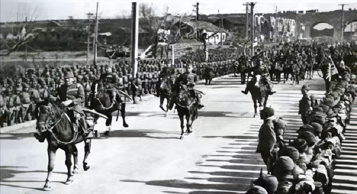 蒋介石开罗会议画面：不会说英语好尴尬，苍蝇也过来凑热闹