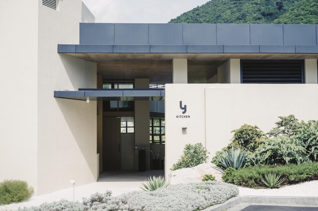 三亚沙滩和碧海蓝天,三亚有清澈的海水和美丽的沙滩