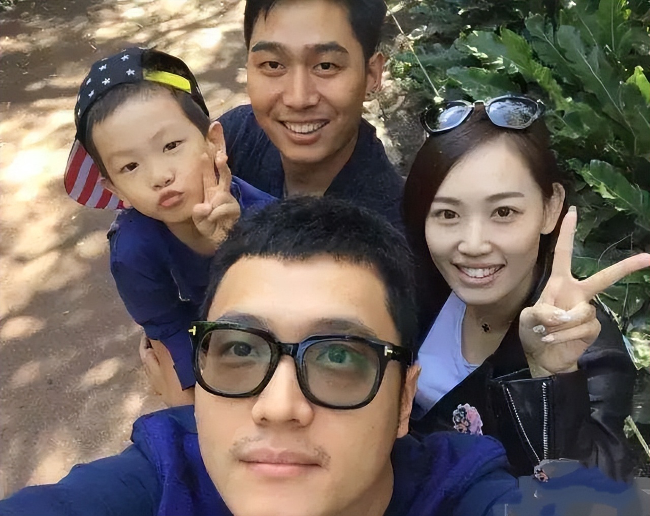 王宝强和冯清参加活动,王宝强和冯清回老家视频