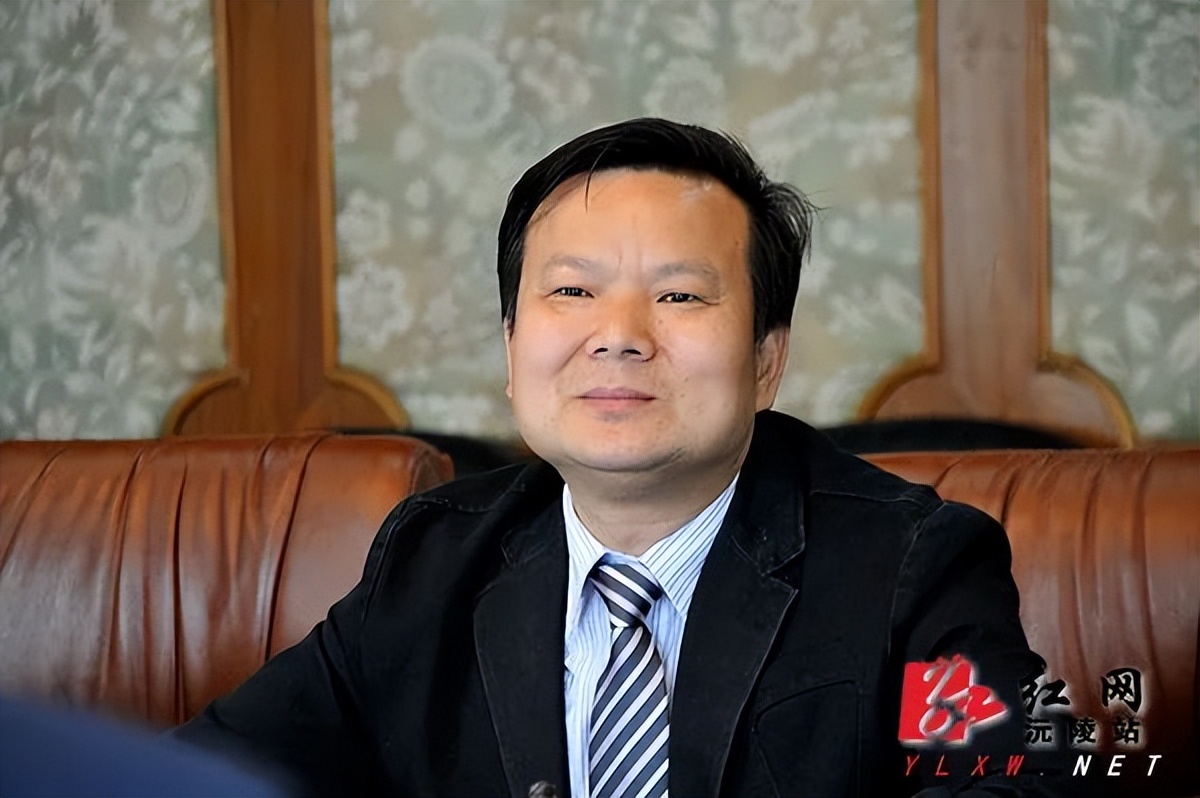 落马戏精穿百元衣服,反腐电视剧中官员被采取留置措施