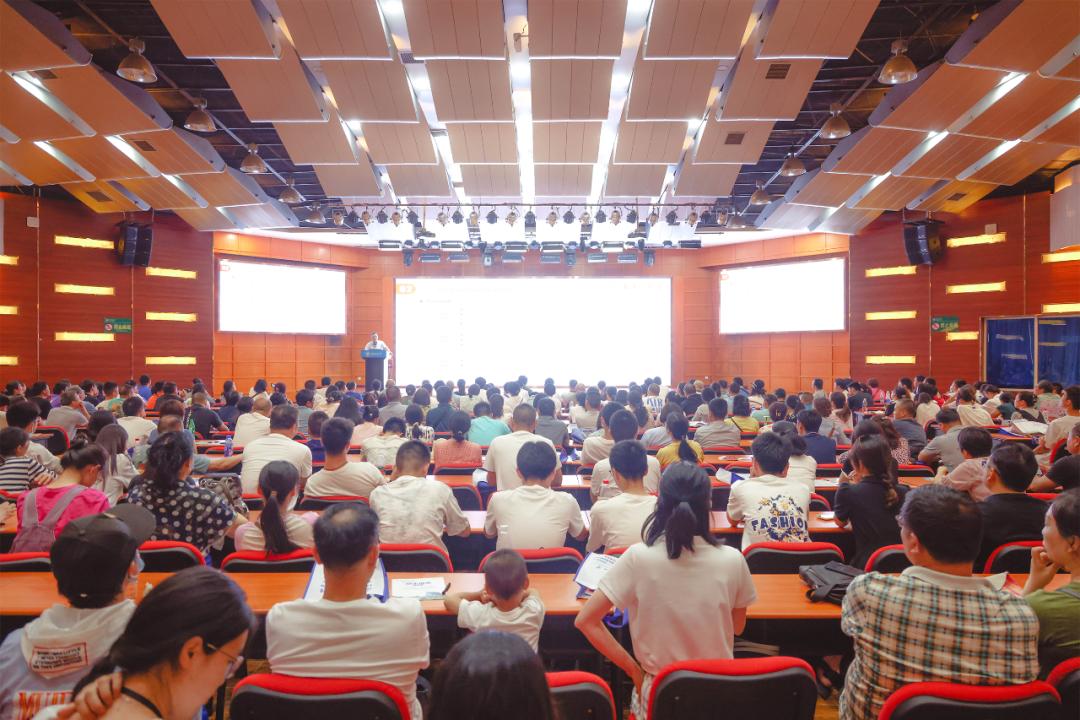 高考志愿怎么填？一万多四川家长的疑问在这场咨询会得到了解答