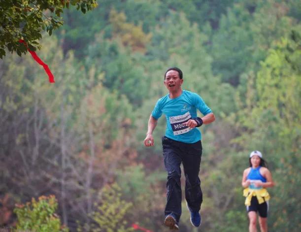 运动老乡(106)永州巅峰跑赛途中捆鞋带