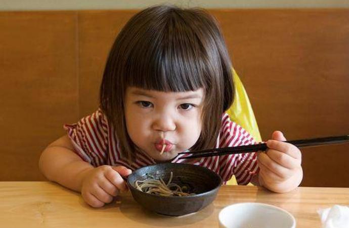 小孩子咀嚼能力差有什么影响,一周半的孩子咀嚼能力差怎么补救