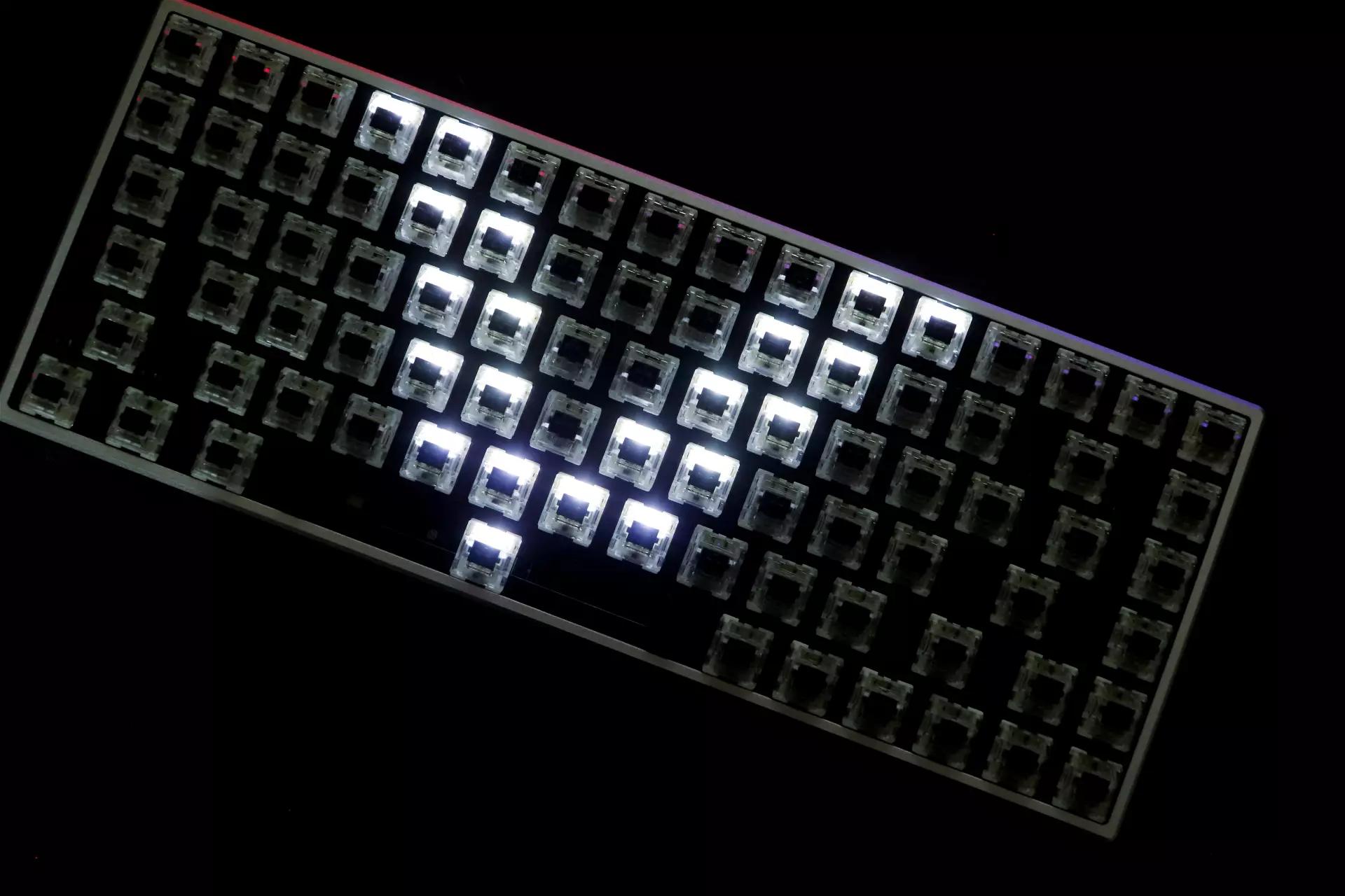 雷柏V700-8A多模机械键盘,雷柏v700rgb合金版机械键盘测评