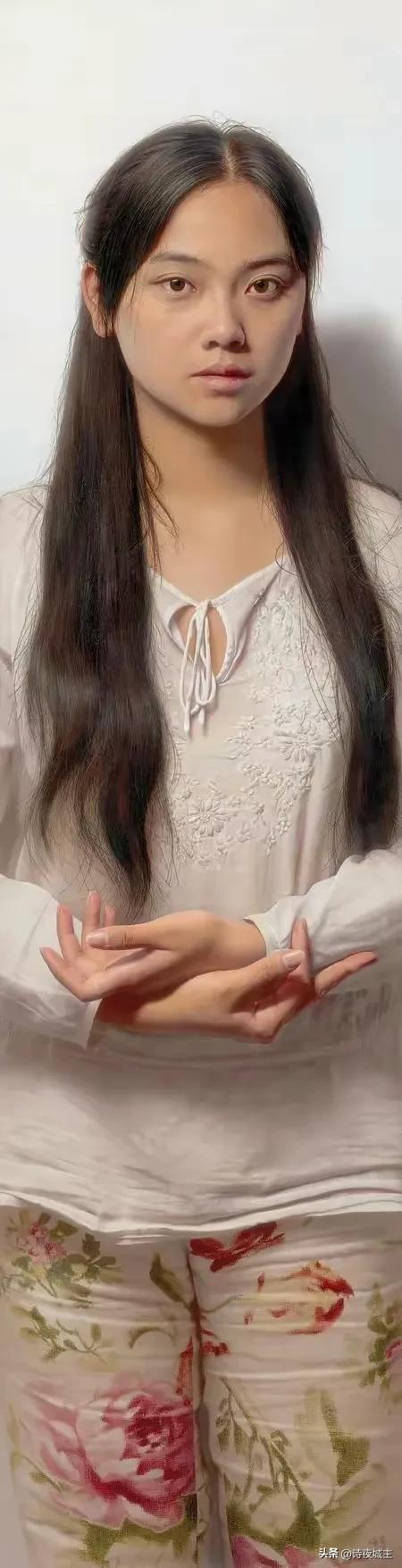 欣赏绘画大师冷军的女人油画体态丰盈超写实画风却与艺术格格不入