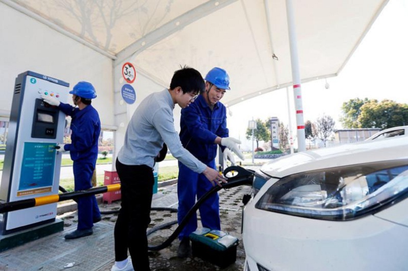 节日我在岗护航群众平安出行,节日我在岗为群众出行保驾护航