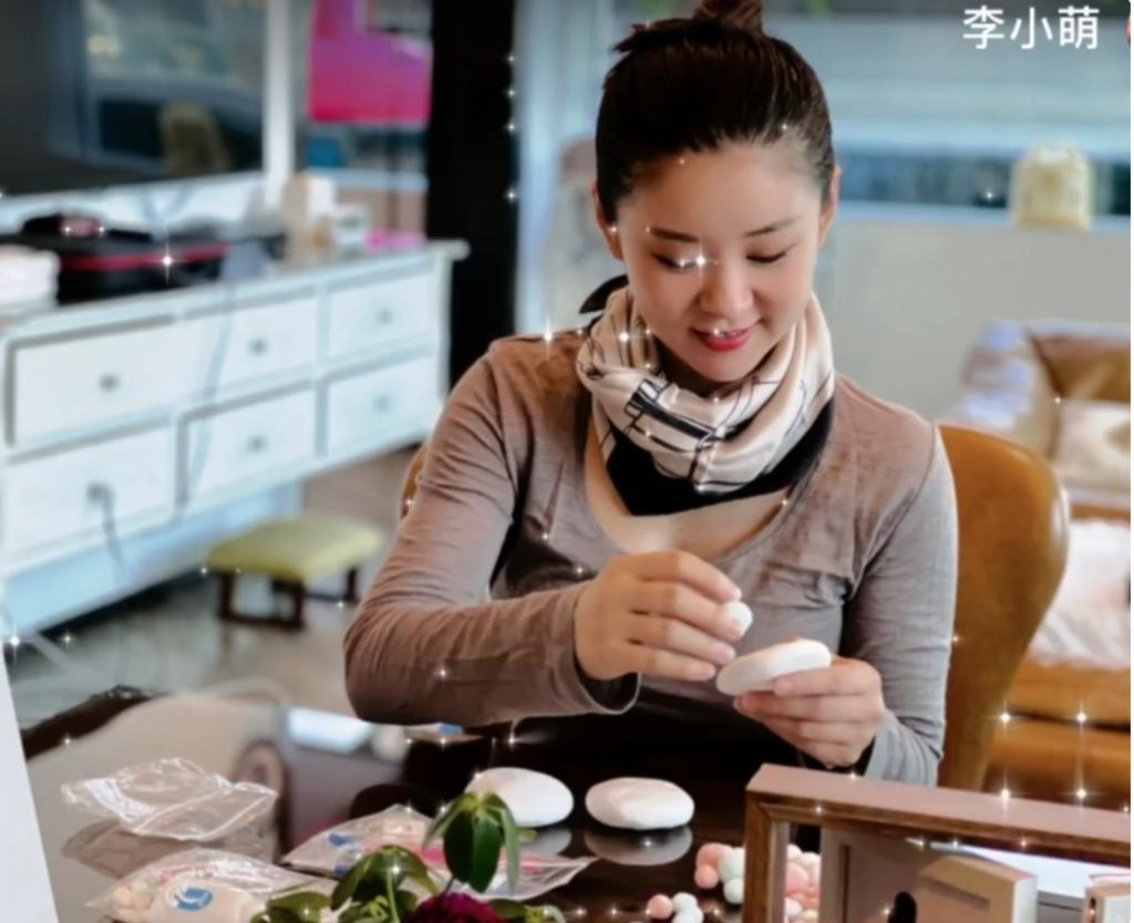 辣妈少女李小萌：二胎喜获小王子，30天月子中心花费40万