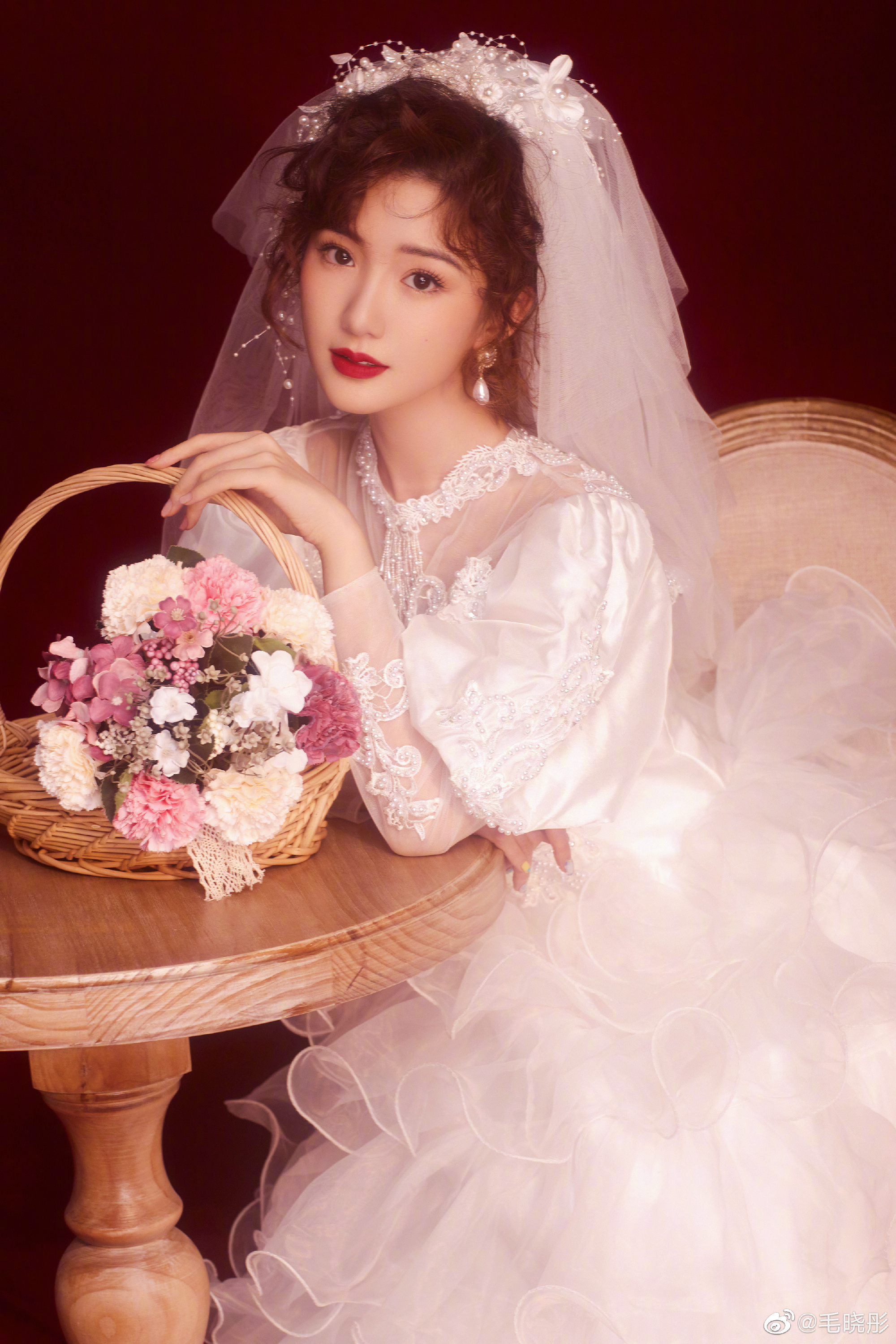 试问女生们，你们哪个能躲得了“婚纱的诱惑”呢？