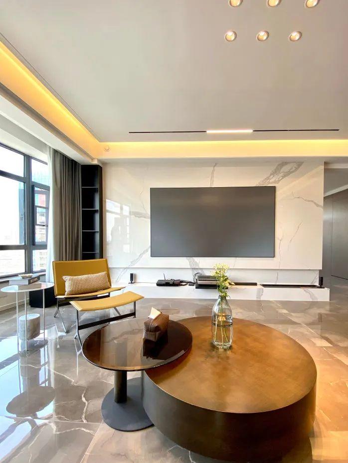 墙布贴木饰面有问题么,翻新墙布对比木饰面