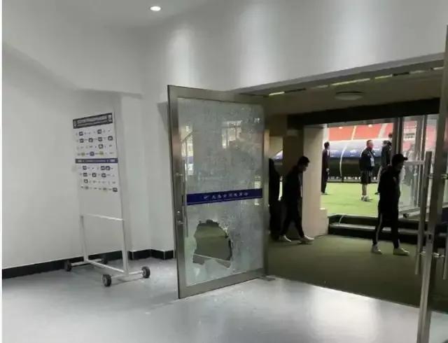 中超四张红牌,中超8场比赛5张红牌