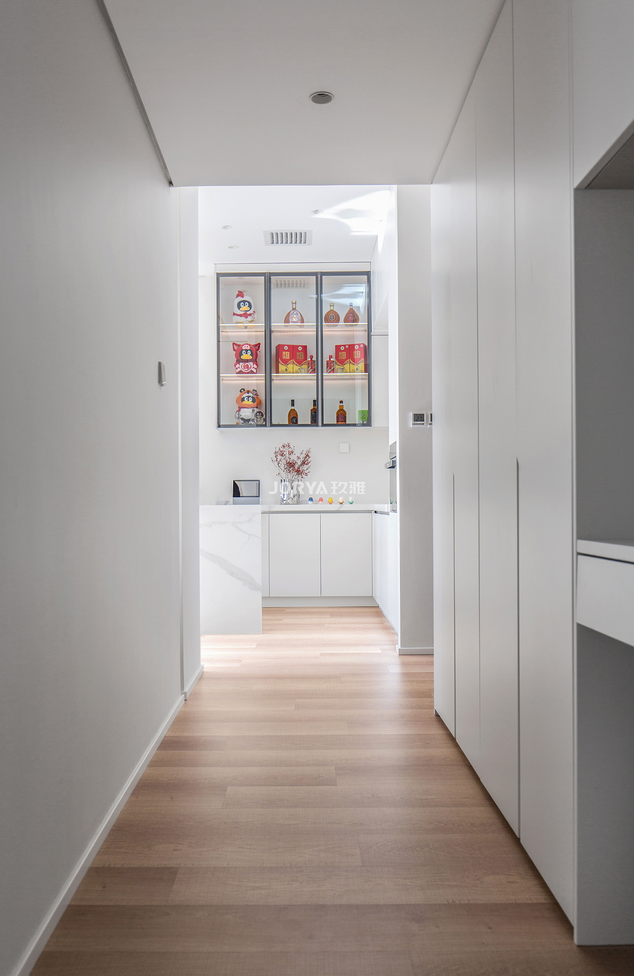 斜坡造型吊顶,斜坡屋顶木板吊顶