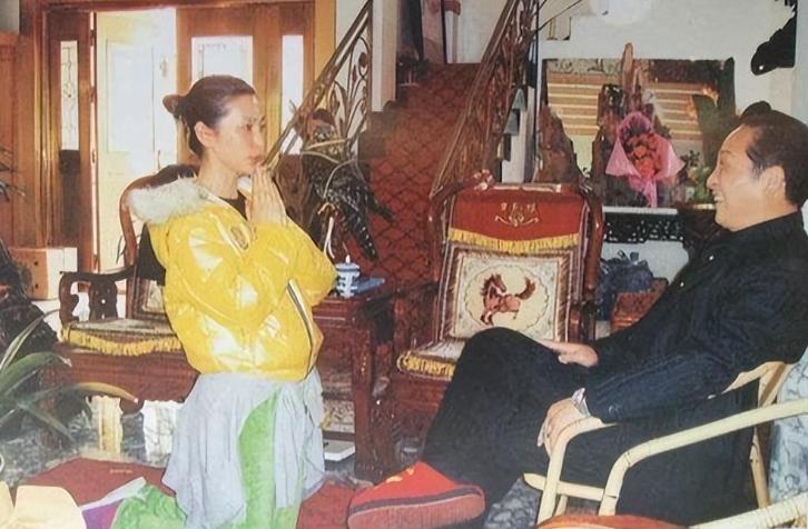 大师王林给女星们“开光”的！一丝不挂用酒画符，场面炸裂！