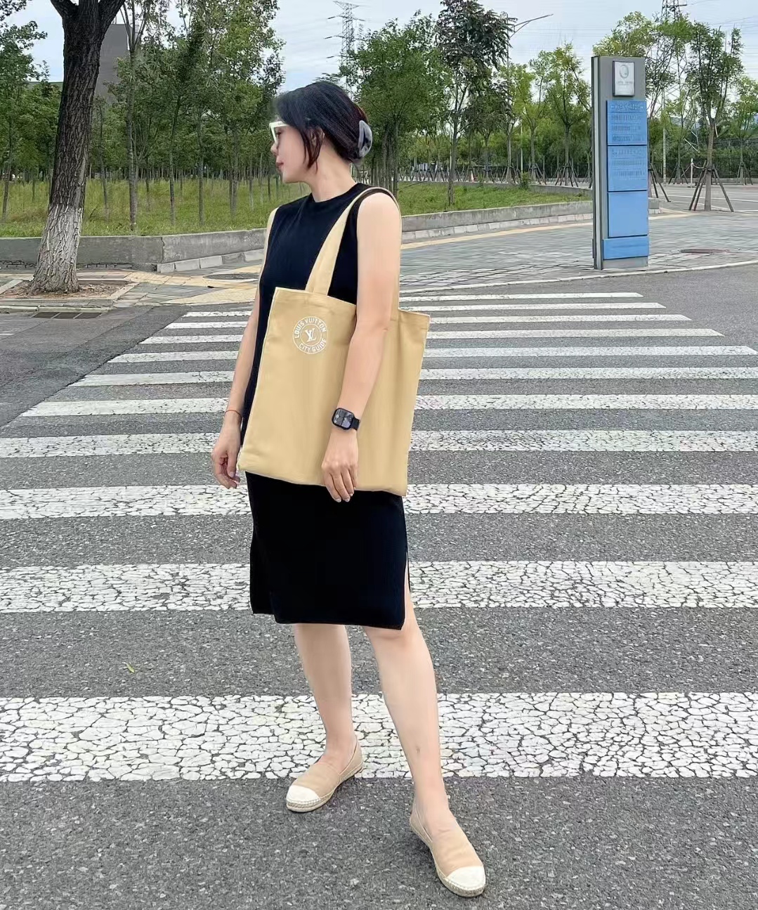 lv购物袋搭配衣服,lv帆布包穿搭