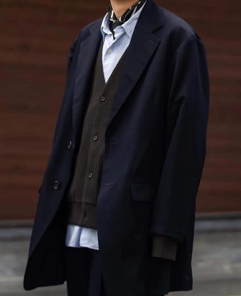 西装怎么搭配才不那么正统,搭配西服的小技巧