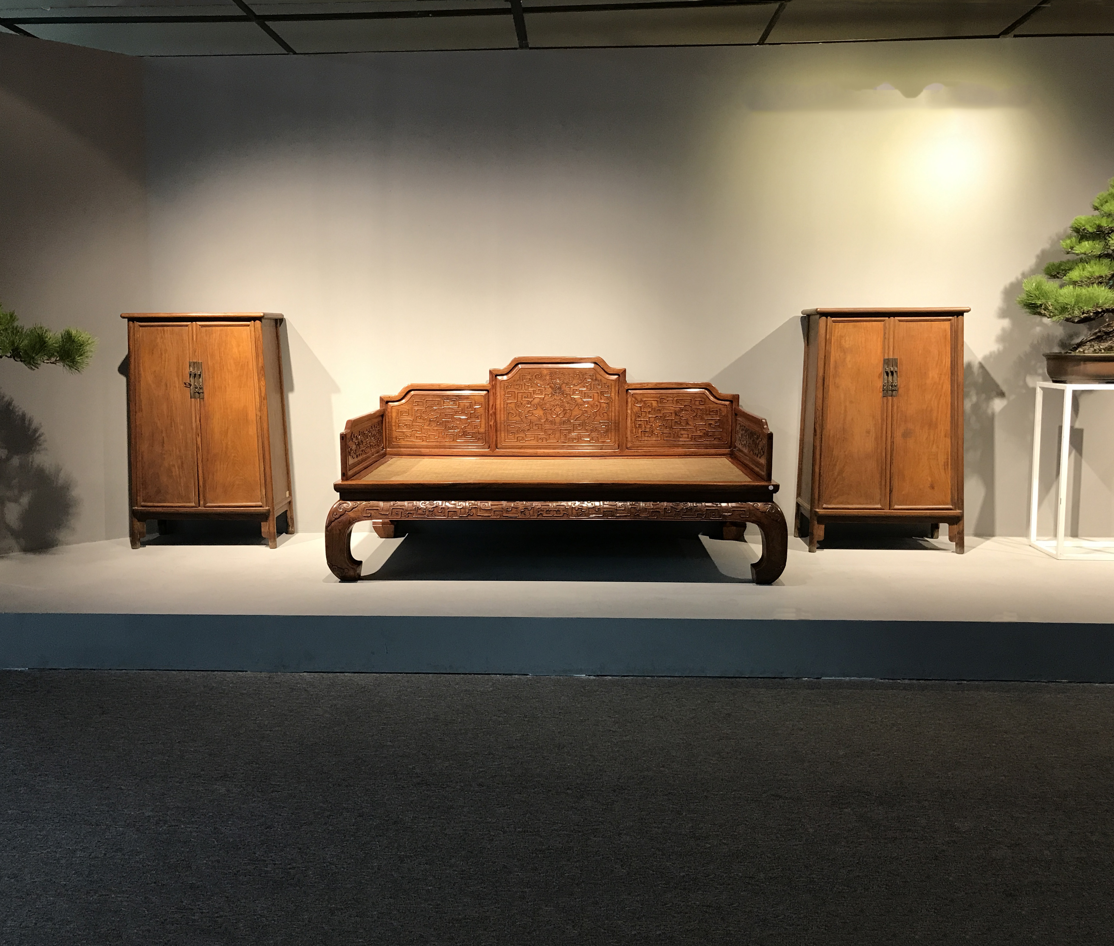 黄花梨大罗汉床价格,价值上亿的罗汉床