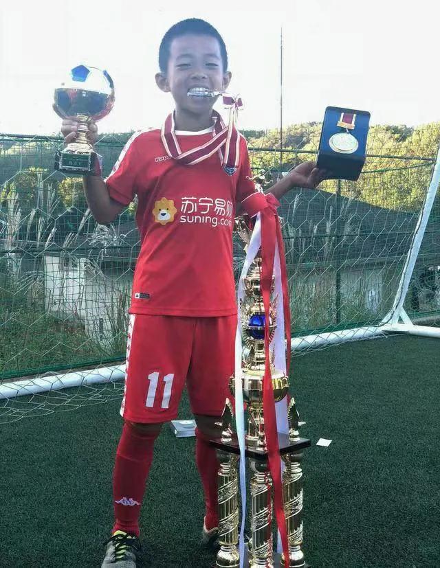 放弃清华学业当cba球员,巴塞罗那足球队员引援名单